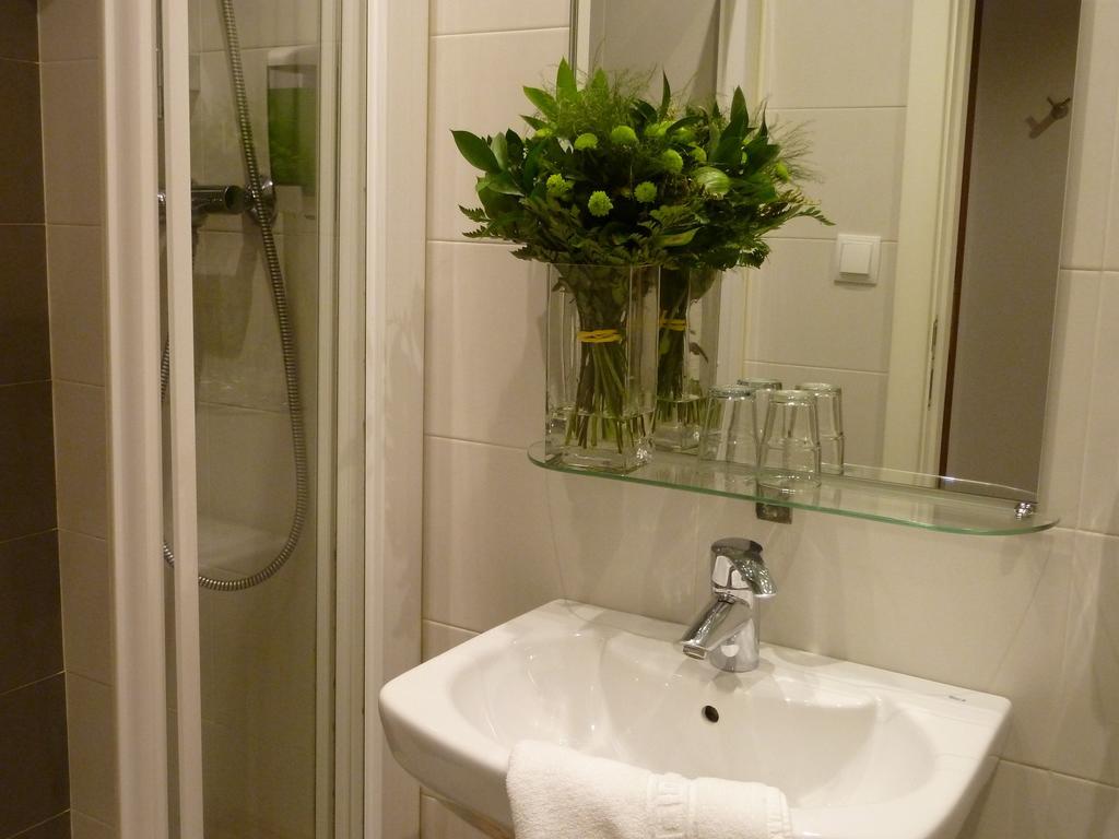 Single Room,112359600:JPEG