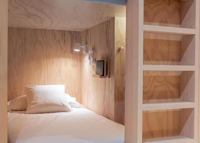 Colo Colo - Single Private Beds
